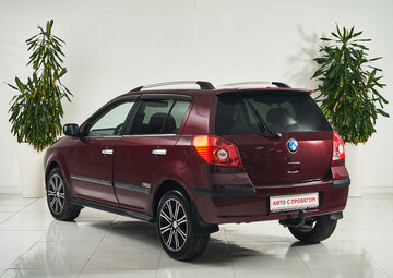 Geely MK Cross Вид 4