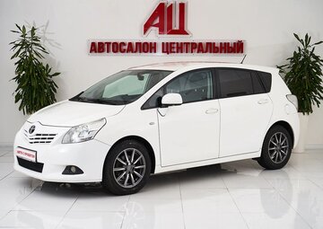 Toyota Verso Вид 1